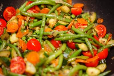 Медики рассказали, какой вред организму наносят тушеные овощи
