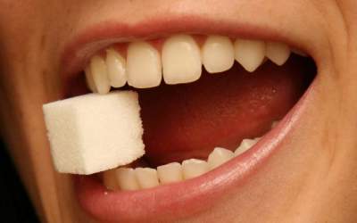 Стоматологи назвали самые вредные продукты для зубной эмали