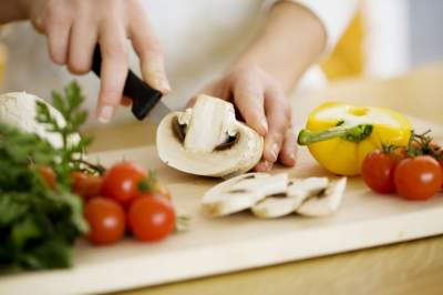 Эти популярные привычки на кухне провоцируют серьезные болезни