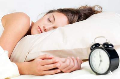 Медики рассказали, почему плохой сон влияет на фигуру