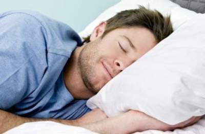 Диетологи назвали рацион, способствующий полноценному сну