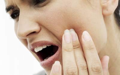 Стоматологи подсказали, как избавиться от зубной боли в домашних условиях
