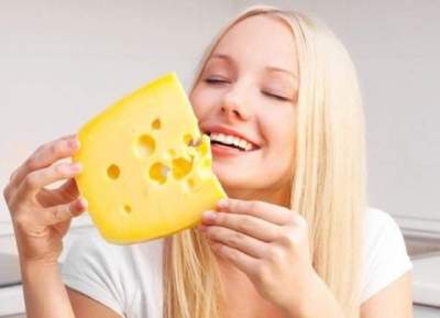 Ученые сделали неожиданное открытие о влиянии сыра на слух