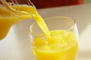 Врачи подсказали, кому желательно регулярно пить апельсиновый сок