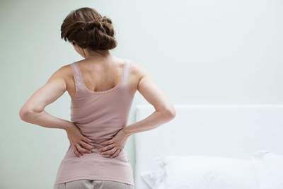 Врачи объяснили, почему возникают боли в спине