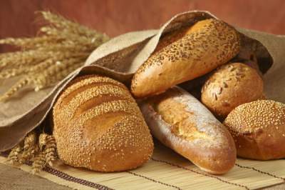 Медики объяснили, почему желательно регулярно есть хлеб