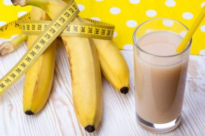 Диетологи рассказали, можно ли при похудении есть бананы