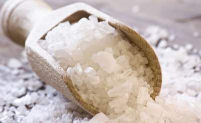 Медики назвали признаки злоупотребления солью