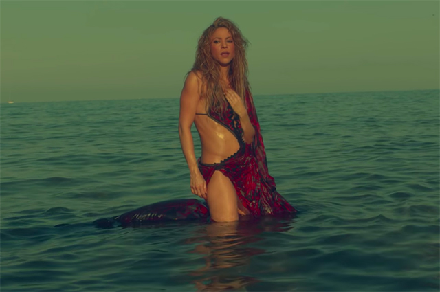 Шакира представила сексуальный клип на песню Clandestino
