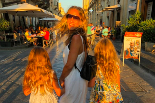 Сара Джессика Паркер поделилась редким фото со своими дочерьми