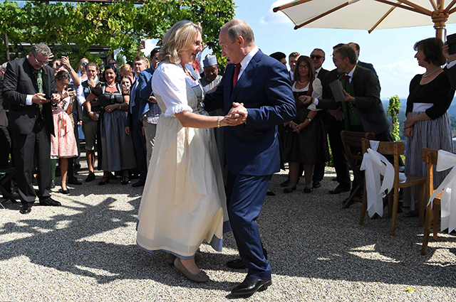 Владимир Путин повеселился на свадьбе у главы МИДа Австрии