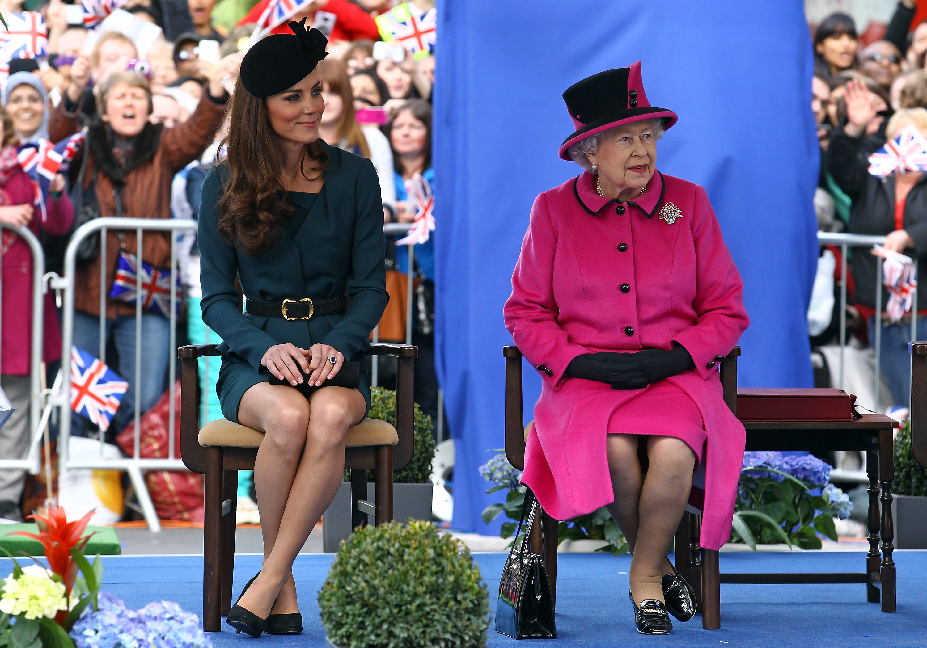 А где же Кейт? В сети обсуждают, почему Меган Маркл появилась в трейлере фильма о королеве, а супруга принца Уильяма — нет
