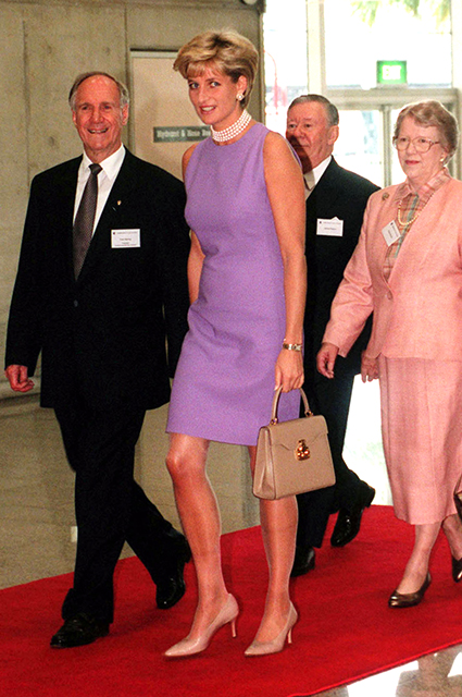 Принцесса Диана в платье лавандового цвета и туфлях от Manolo Blahnik в Сиднее, 1996 год