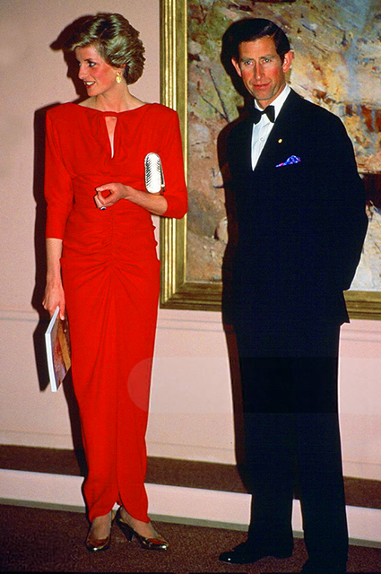 Принцесса Диана в платье о Bruce Oldfield и принц Чарльз в Национальной галерее Мельбурна, 1985 год