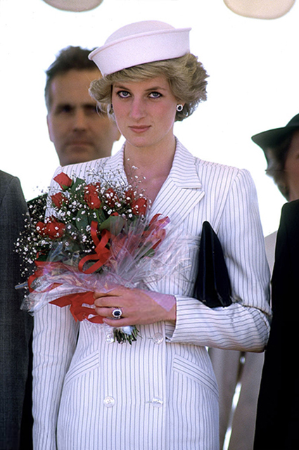 Принцесса Диана в платье от Catherine Walker и шляпке от Graham Smith в Портленде, 1985 год