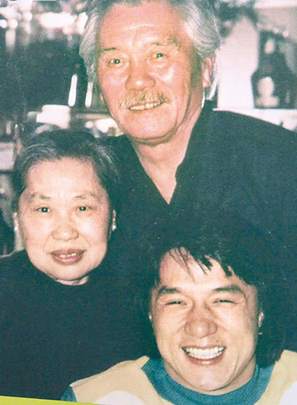 Джеки Чан с родителями