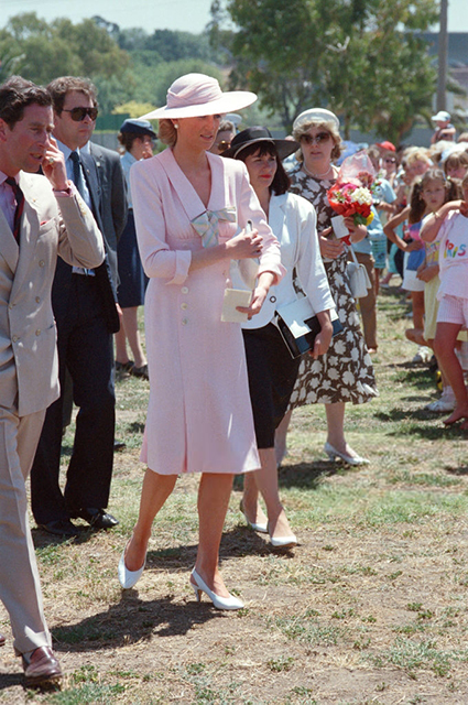 Принцесса Диана в платье от Catherine Walker в Мельбурне, 1988 год
