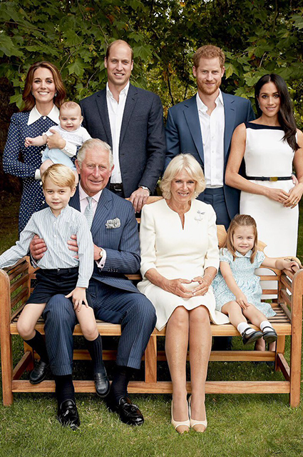 Кейт Миддлтон с прицнем Луи, принц Уильям, принц Гарри, Меган Маркл, принц Джордж, принц Чарльз, Камилла Паркер-Боулз и принцесса Шарлотта