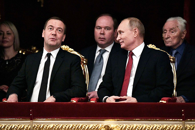 Щелкунчик и мышиный король: Владимир Путин сводил друзей на балет