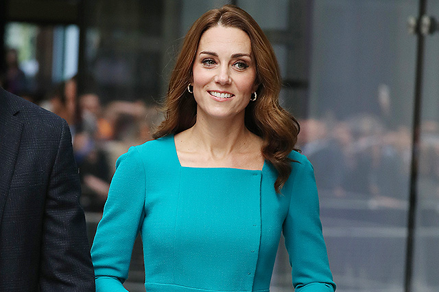 Кейт Миддлтон в ярком платье и принц Уильям посетили офис BBC в Лондоне
