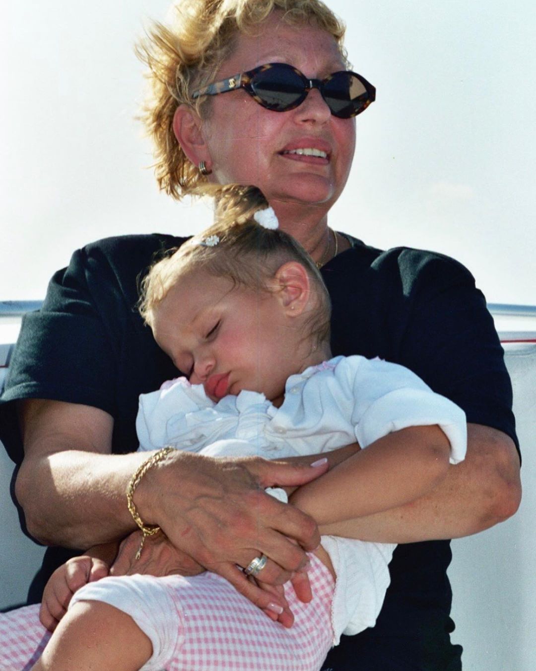 Белла Хадид с бабушкой