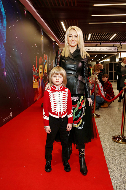 Яна Рудковская с сыном Сашей
