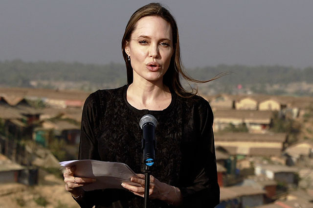 Анджелина Джоли прилетела в Бангладеш с гуманитарной миссией