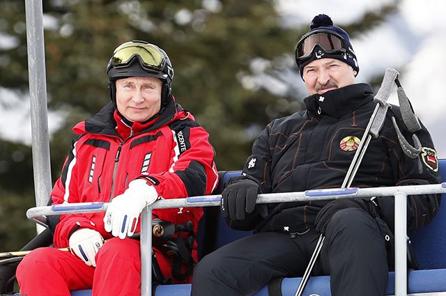 Владимир Путин и Александр Лукашенко осваивают горнолыжные склоны на Красной Поляне