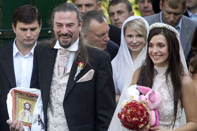Шон Карр и Евгения Тимошенко, Юлия Тимошенко (на заднем плане)