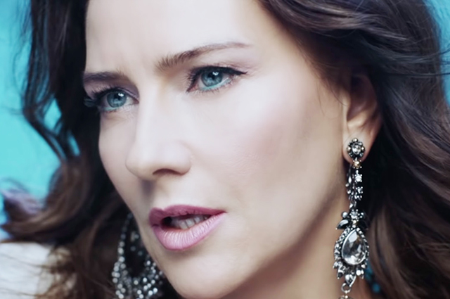 Елена Север в клипе на песню "Зла не держи"