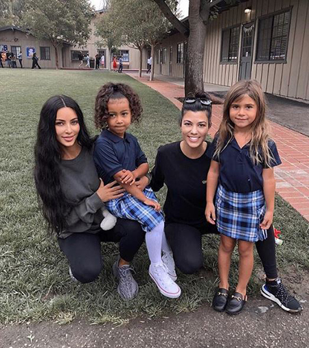 Ким и Кортни Кардашьян с дочками