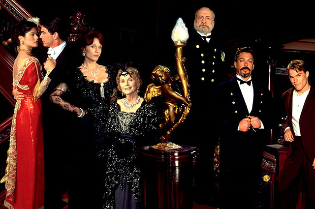 Мэрилу Хеннер (третья слева) в телефильме "Титаник" (Titanic) 1996 года 