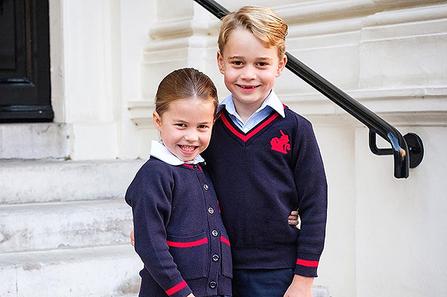 Кенсингтонский дворец представил официальный школьный портрет принцессы Шарлотты и принца Джорджа