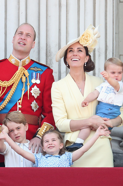 Принц Уильям и Кейт Миддлтон с сыновьями Джорджем, Луи и дочерью Шарлоттой