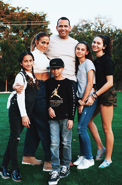 Дженнифер Лопес с дочерью Эммой и сыном Максом, Алекс Родигес с дочерьми Наташей и Эллой