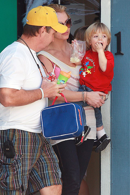 Бритни Спирс с отцом и сыном