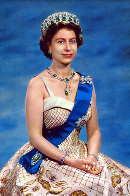 Елизавета II во Владимирской тиаре