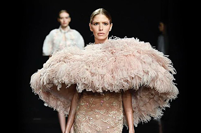 Елена Перминова стала звездой показа на Неделе высокой моды в Париже