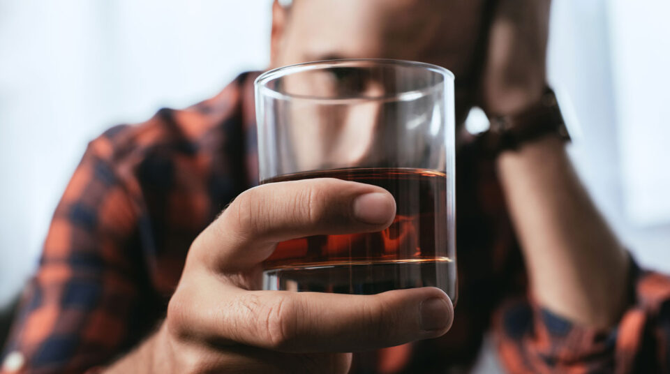 Развенчаны популярные мифы об алкоголе и коронавирусе