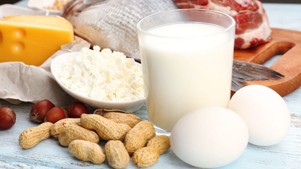 Названы преимущества и недостатки белковой диеты