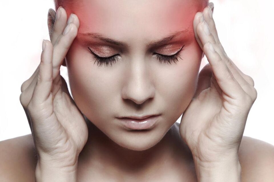 Медики рассказали, в каких случаях головная боль может быть симптомом онкологии
