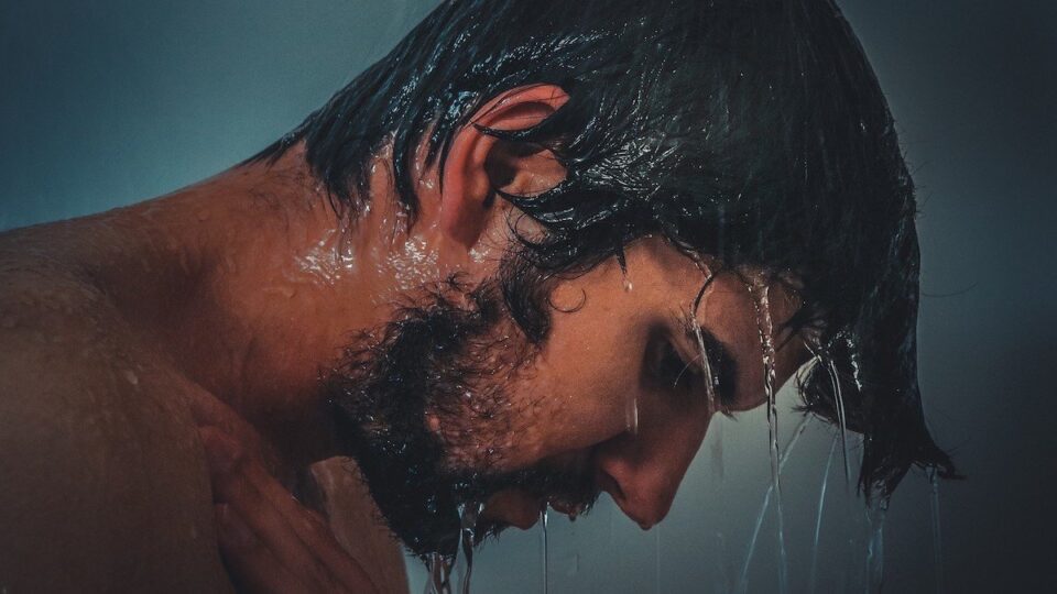 Ученые выяснили, какую часть тела мужчины моют недостаточно тщательно
