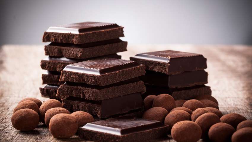 Доктор Комаровский предупредил об опасности шоколада для здоровья костей