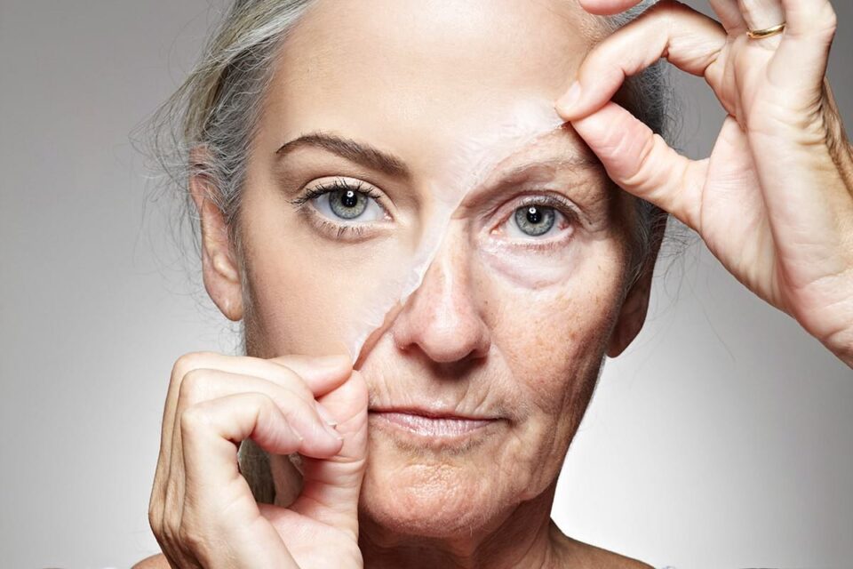 Ученые выяснили, в каком возрасте женщины начинают чувствовать «старость»