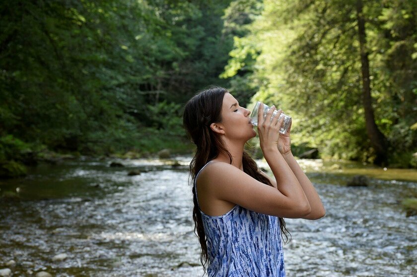 Медики выяснили, полезно ли пить воду до еды